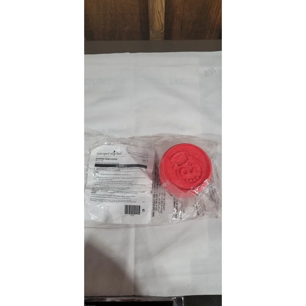 Pampered Chef 7 Pcs Red Christmas Cookie Cutter Set 1599 NEW